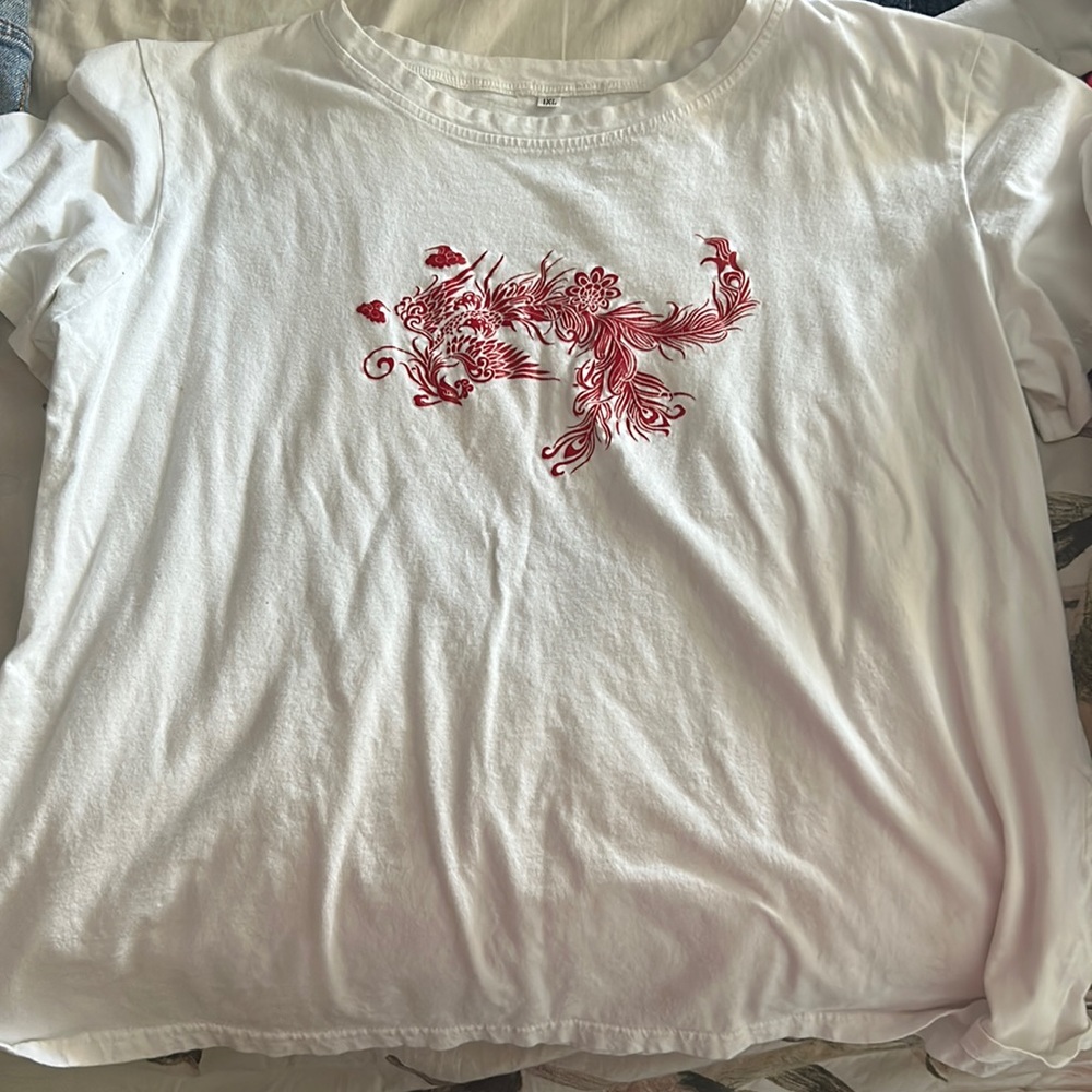 white dragon shirt, size 1XL, amazing condition
